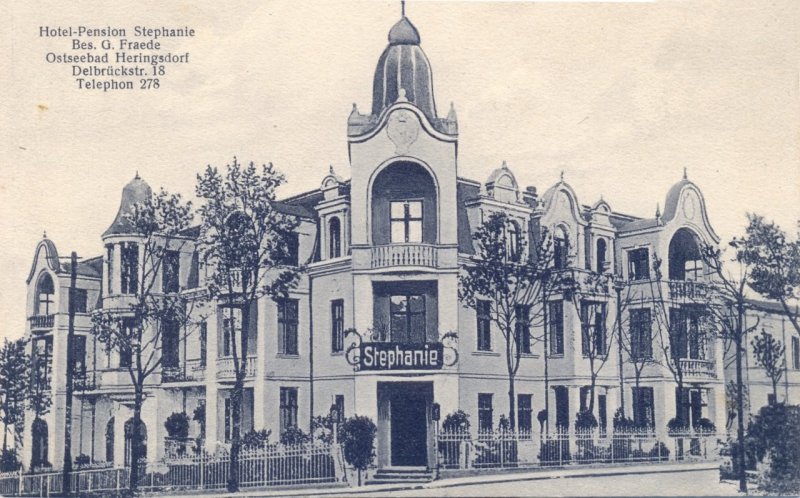 Das im Zweiten Weltkrieg abgebrannte Hotel Stephanie.