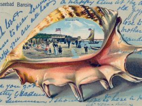 Eine Bansiner Strandansicht mit Muschelmotiv.